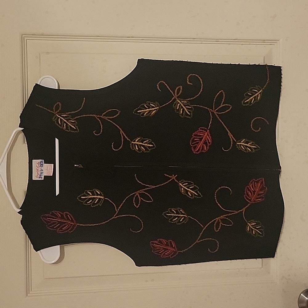 Vintage Fall Zip-Up Sweater Vest Black with Stitched Leaves